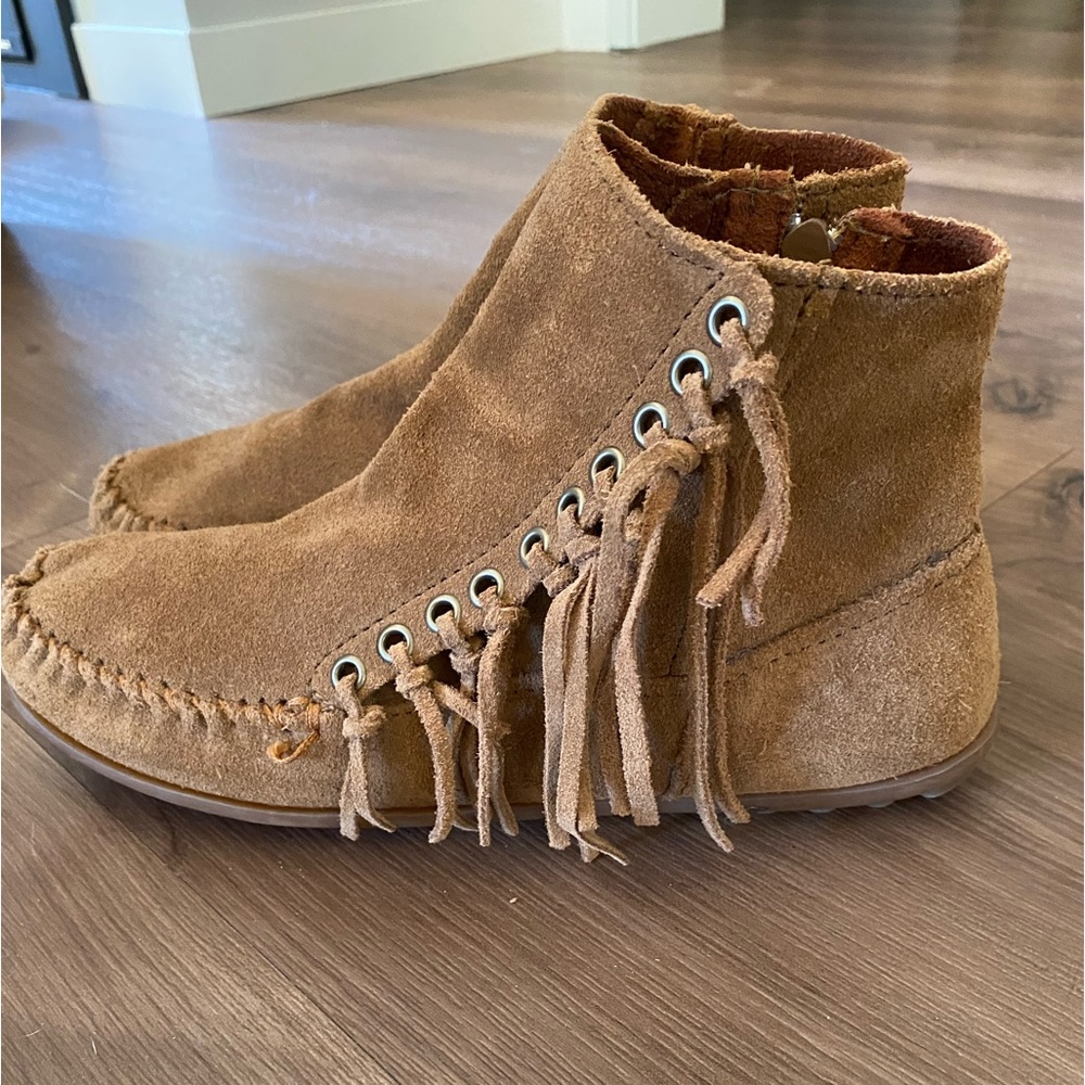 Minnetonka Willow Fringe Moccasins